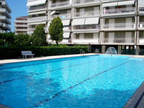 Luminous flat with terrace 250m from the sea